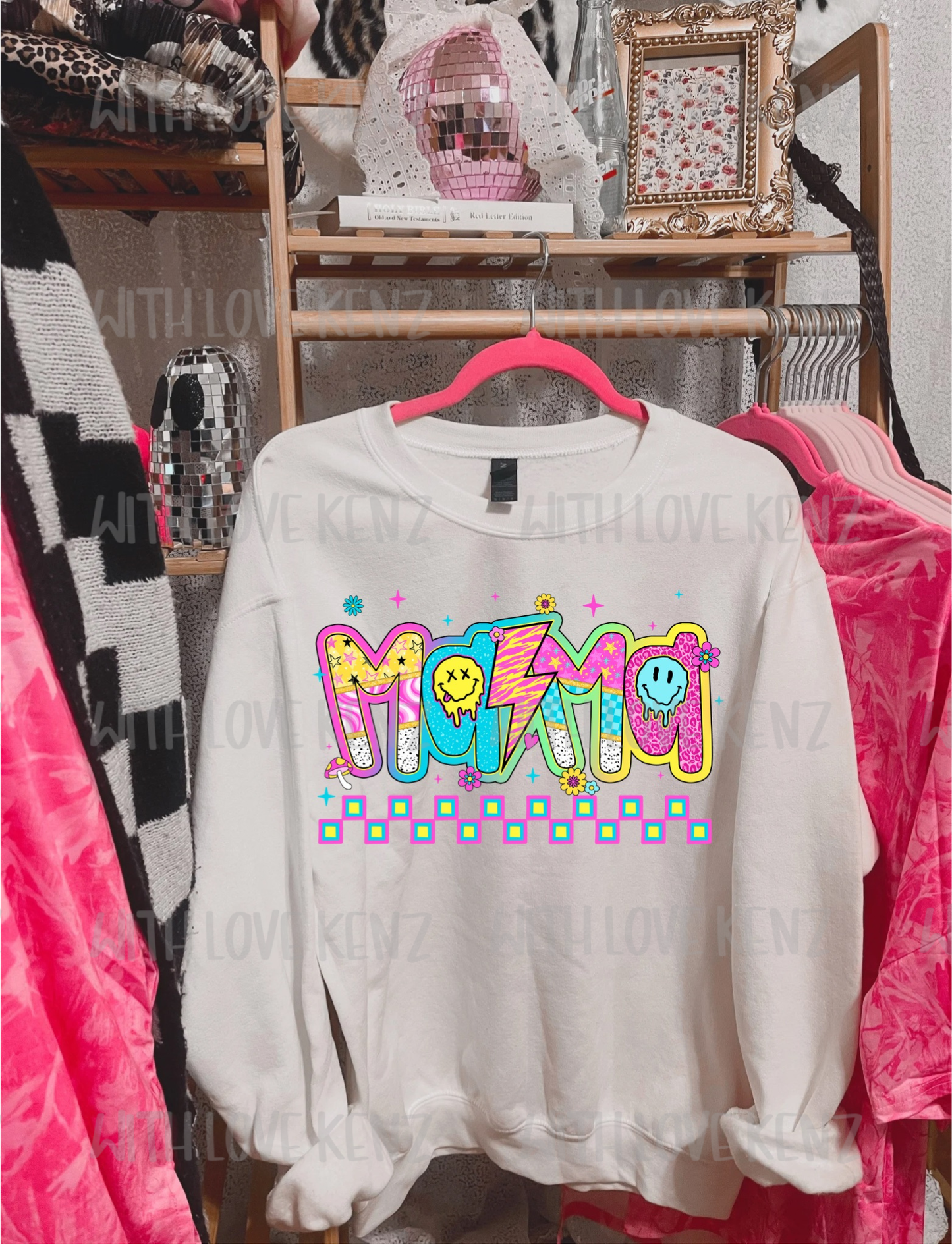 NEON LIGHTENING BOLT MAMA