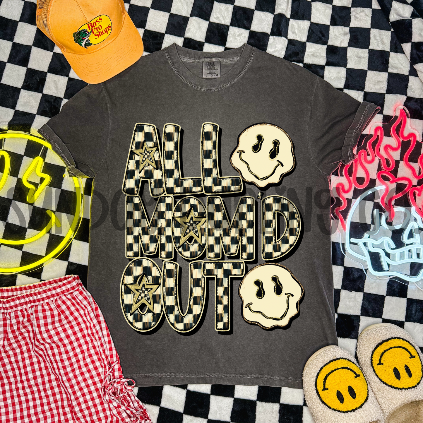 CHECKERED ALL MOMD OUT