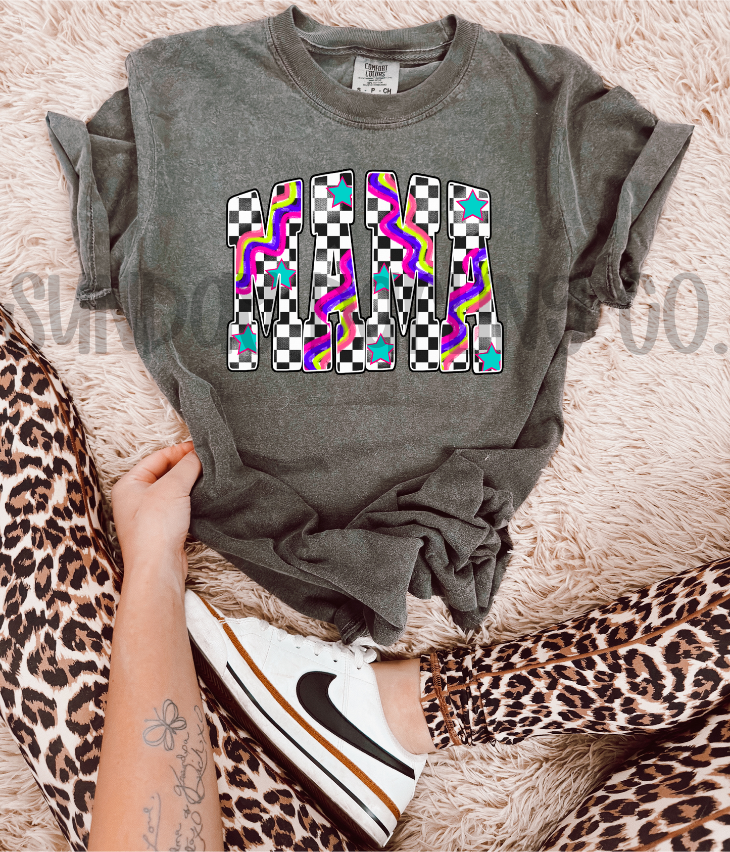 GROOVY CHECKERED MAMA